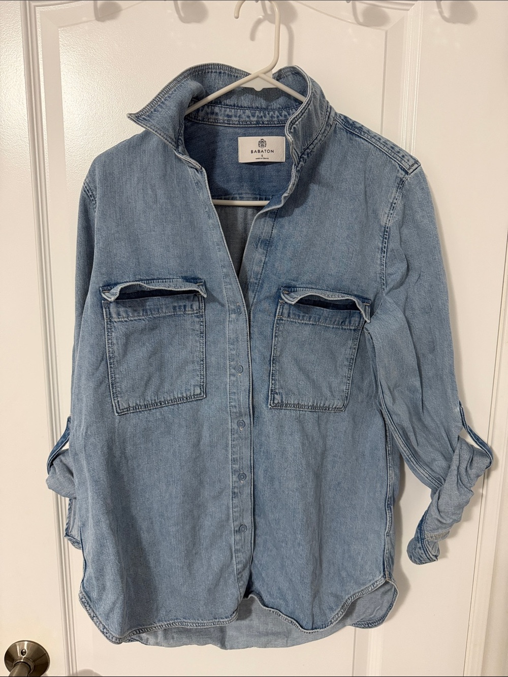 Aritzia Babaton denim button up - small